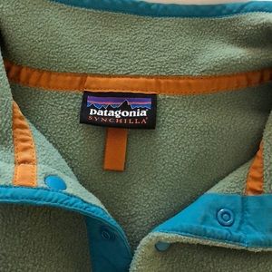 Light green/ blue Patagonia synchilla pull over